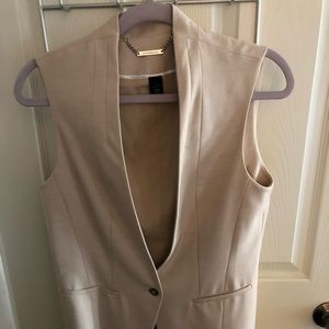 Sleeveless blazer